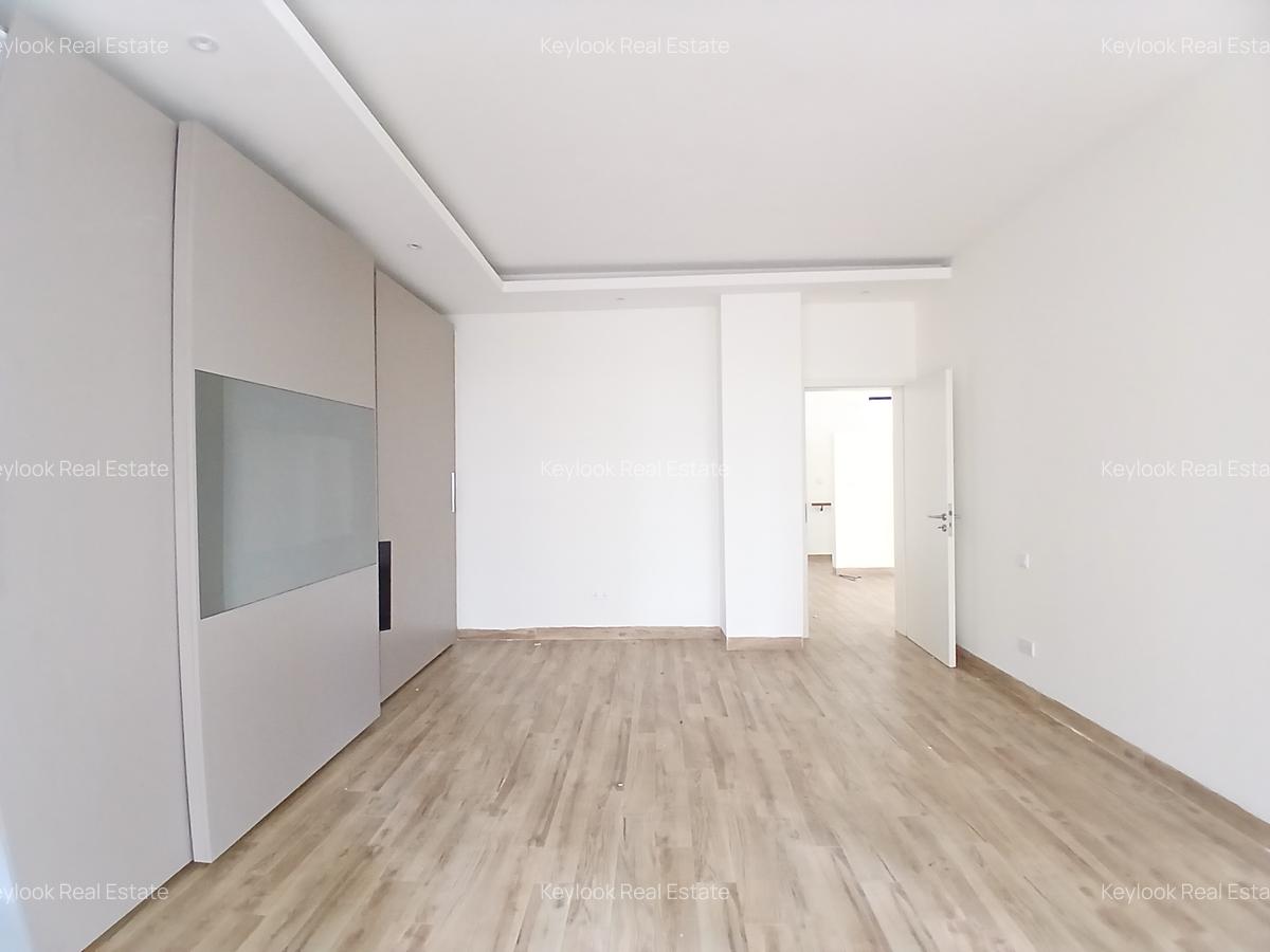 4 Bed Apartment with En Suite at Riverside Drive - 12