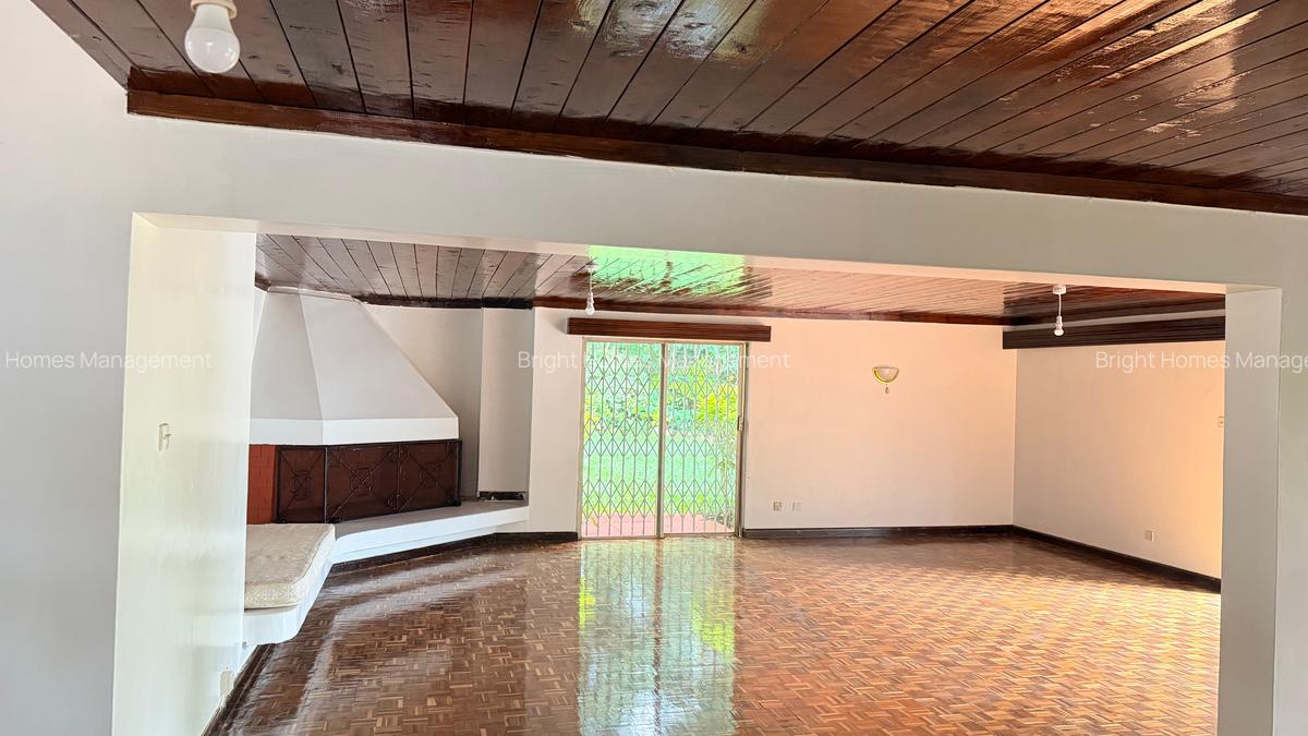 5 Bed House with En Suite in Lavington - 9