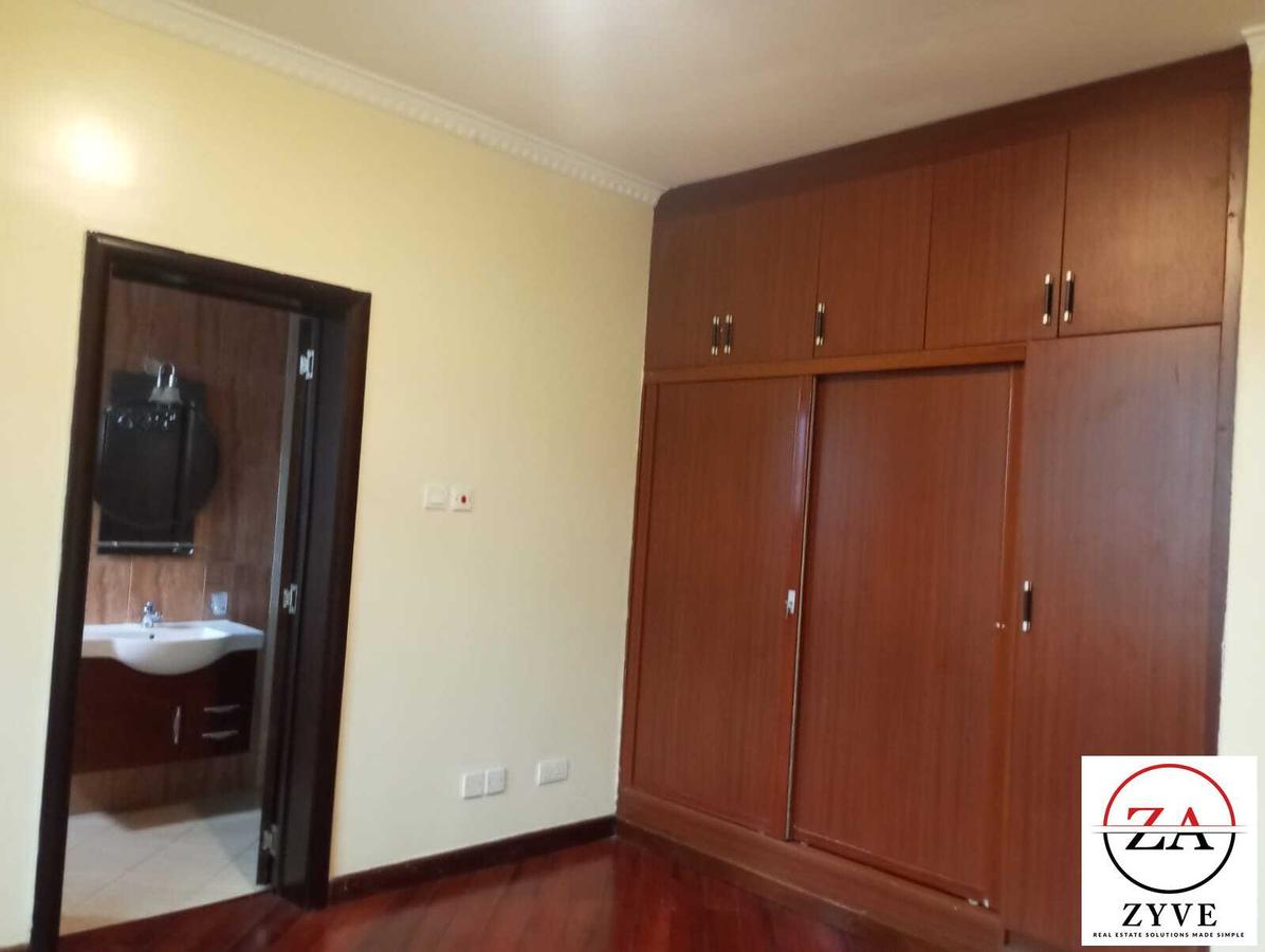 5 Bed Townhouse with En Suite in Lavington - 4