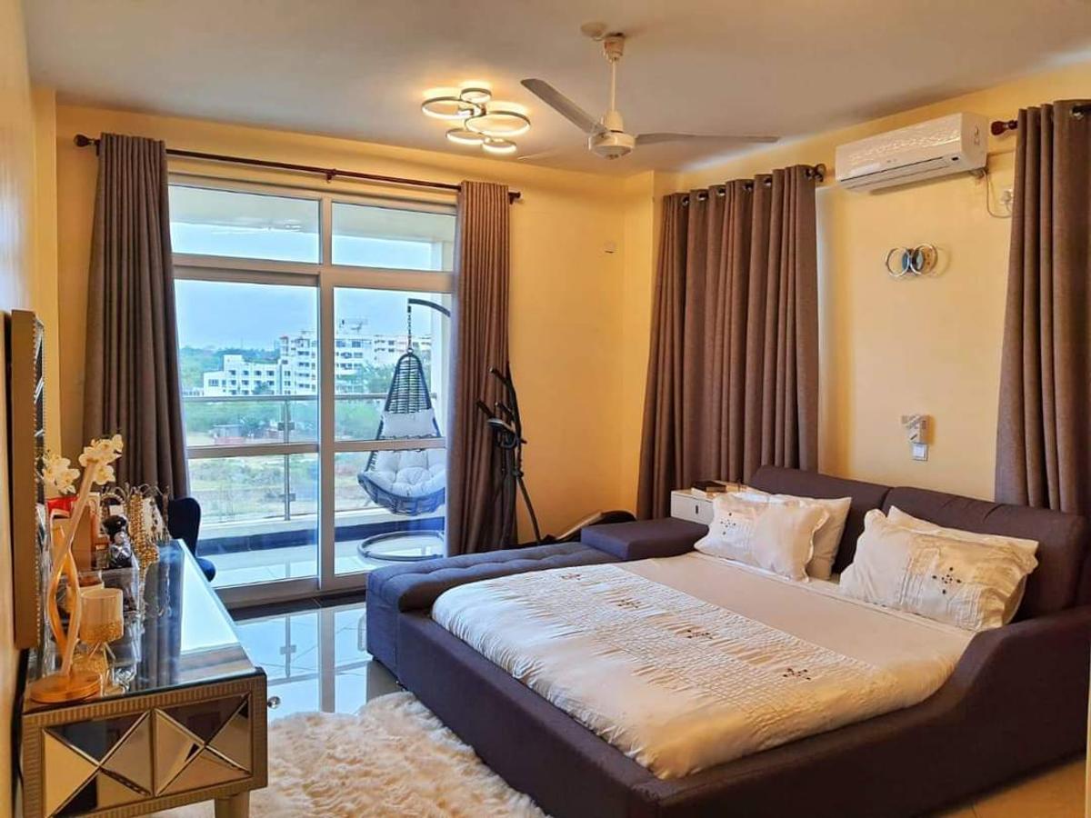 3 Bed Apartment with En Suite at 1St Avenue - 4