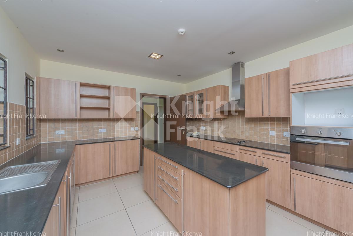4 Bed Apartment with En Suite at Riverside Drive - 4