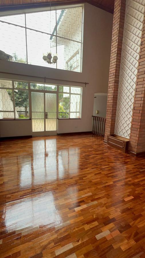 5 Bed House with En Suite in Runda - 2