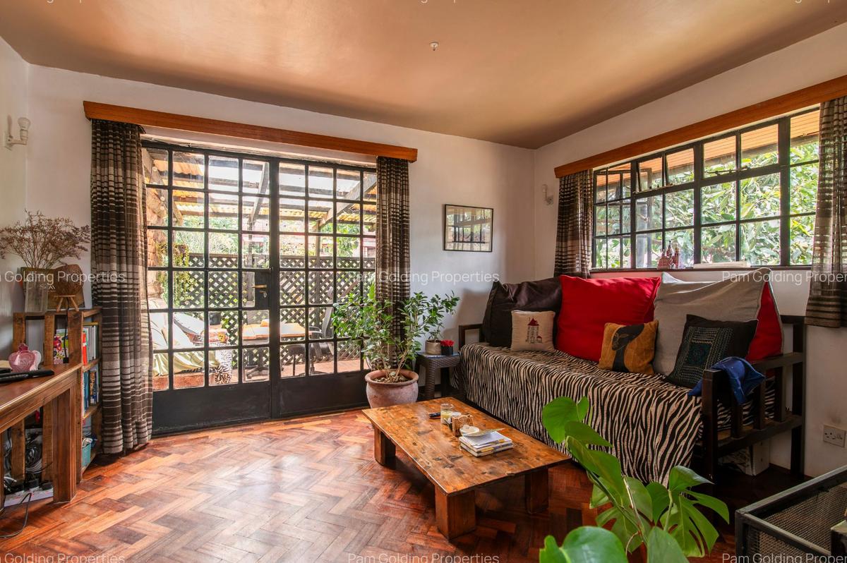 6 Bed House in Runda - 6