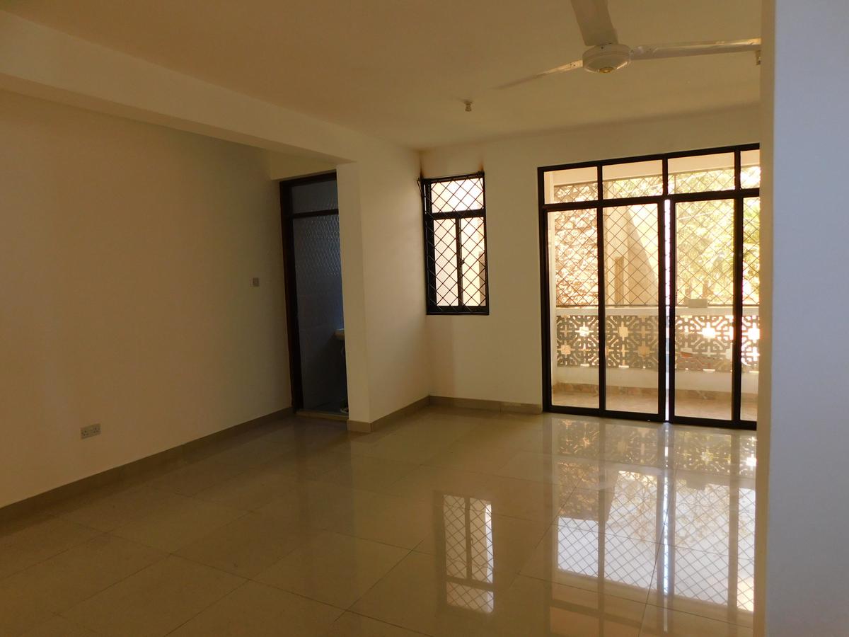 3 Bed Apartment with En Suite at Beach Road - 15