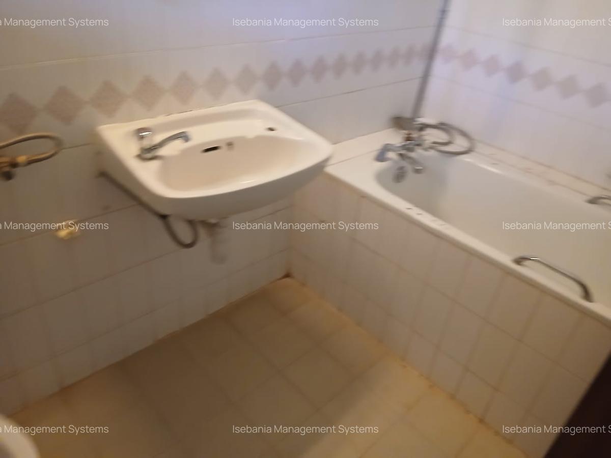 5 Bed House with En Suite at Redhill Road - 7