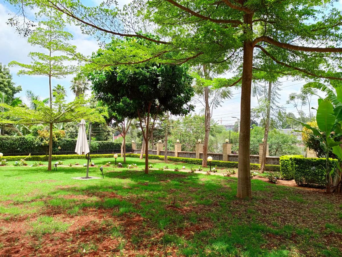 5 Bed House with En Suite in Runda - 20