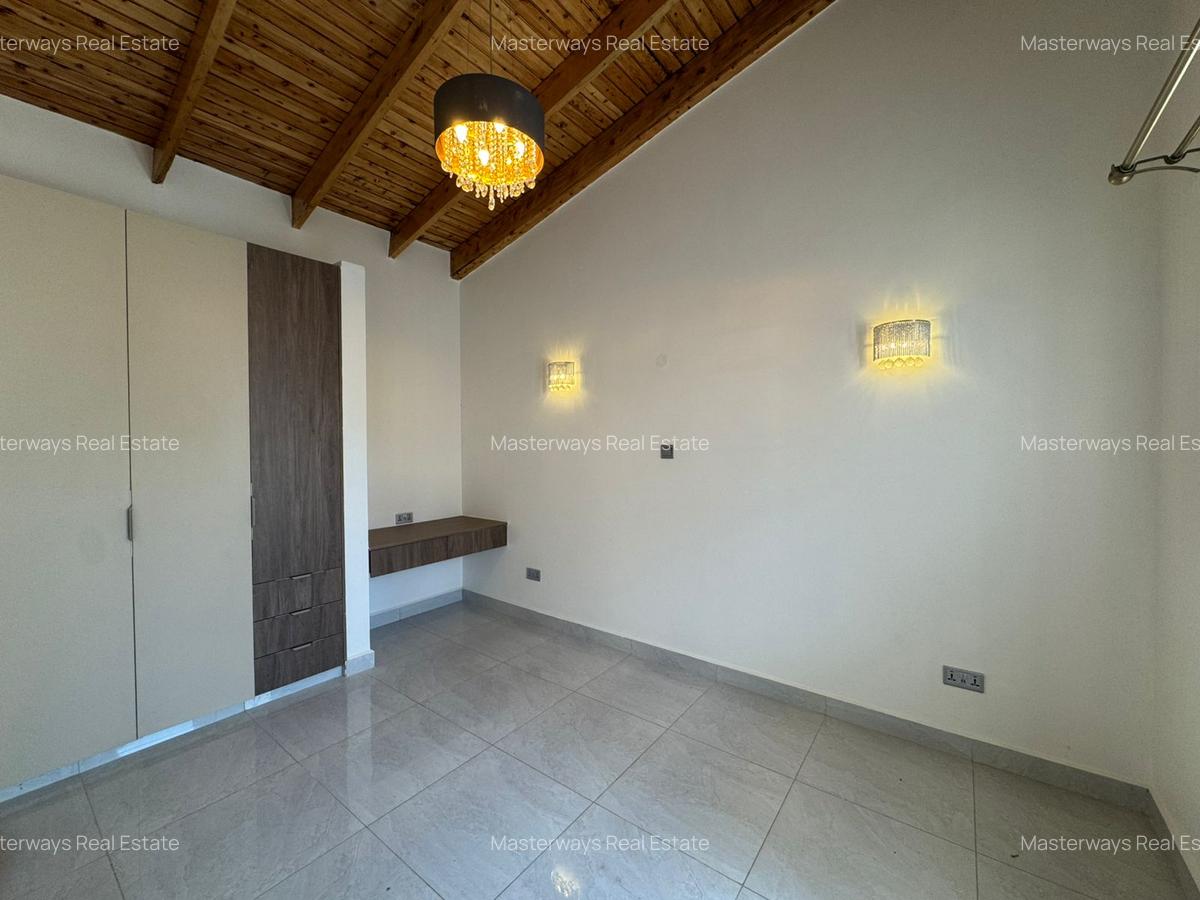 4 Bed Townhouse with En Suite at Lantana Road - 14