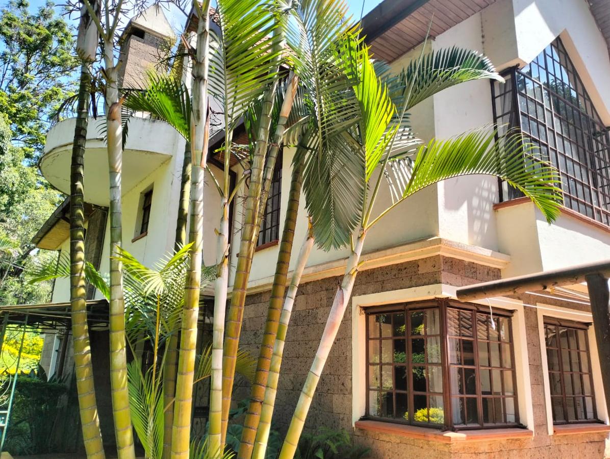 5 Bed Townhouse with En Suite at Lavington - 4