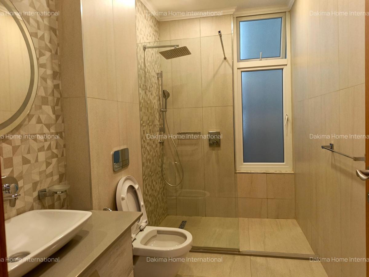 4 Bed Apartment with En Suite in Parklands - 10