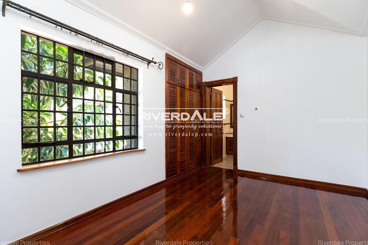 4 Bed Villa with En Suite in Westlands Area - 16