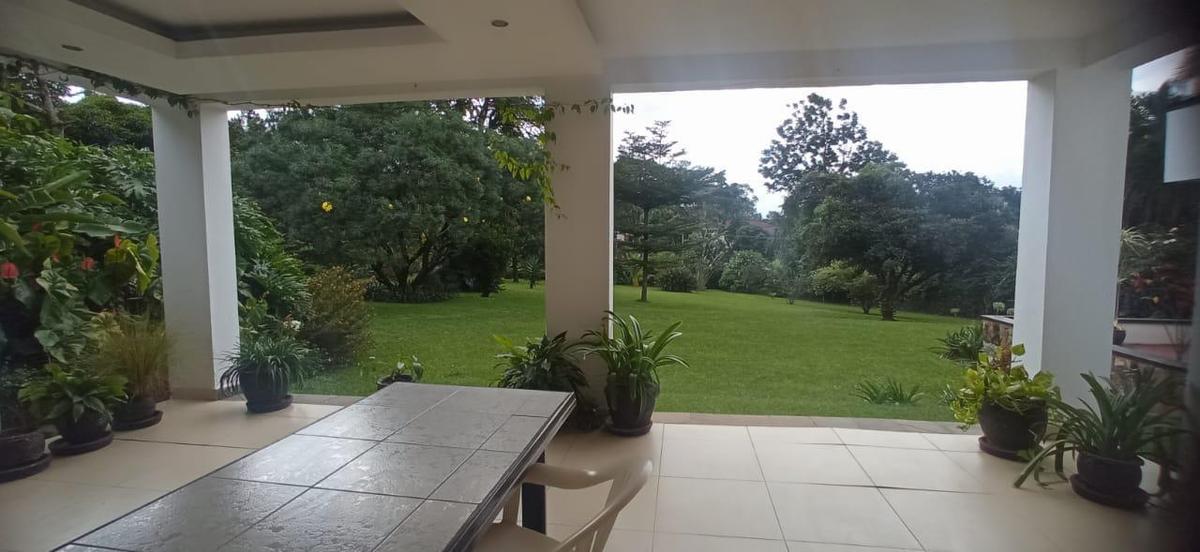 8 Bed House with En Suite in Lavington - 8