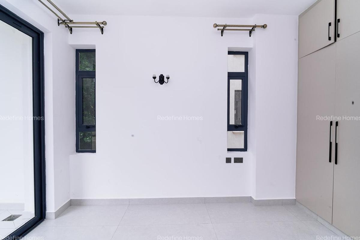 2 Bed Apartment with Gym in Brookside - 13