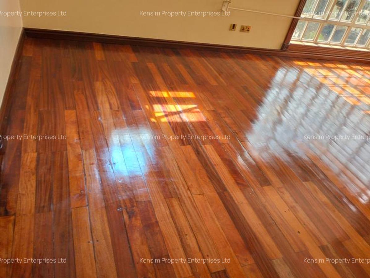 4 Bed Townhouse with En Suite in Kyuna - 17