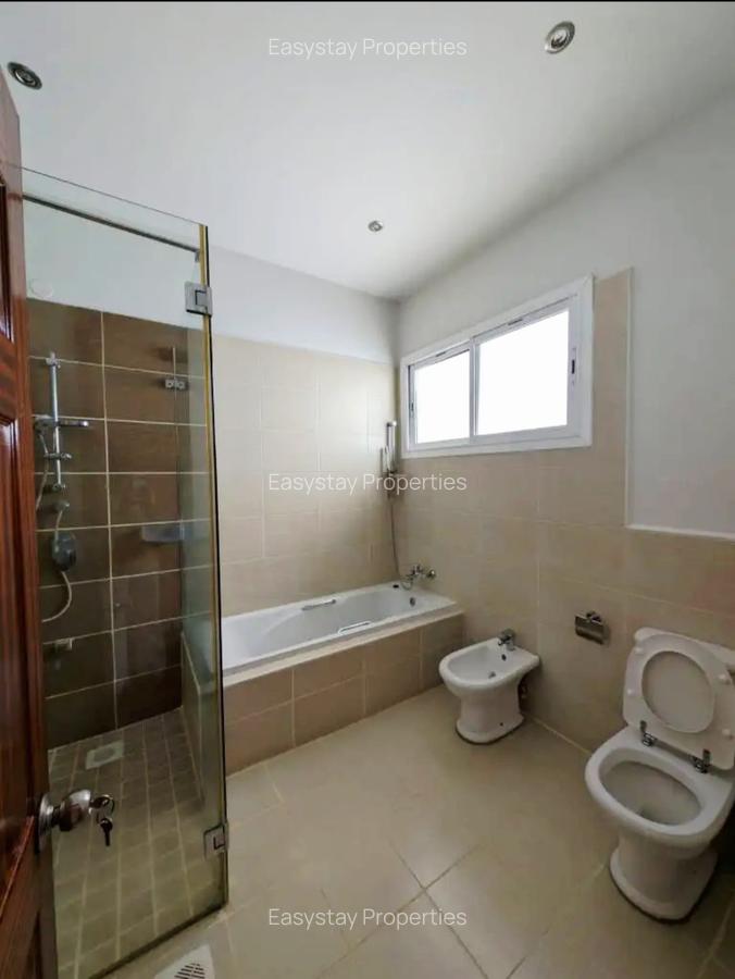 3 Bed Apartment with En Suite in Kileleshwa - 4