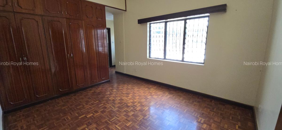 4 Bed House with En Suite at Lobelia Drive - 18