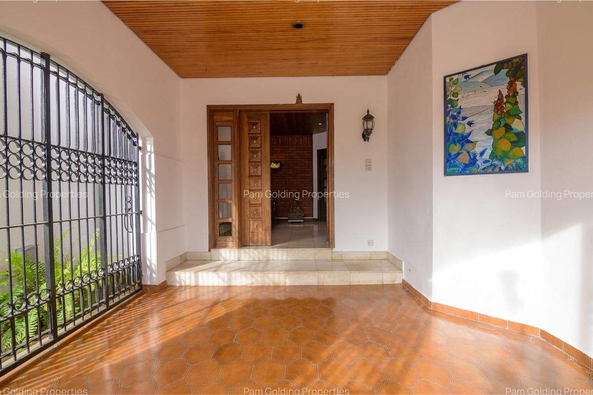 5 Bed House with En Suite in Nyali Area - 3