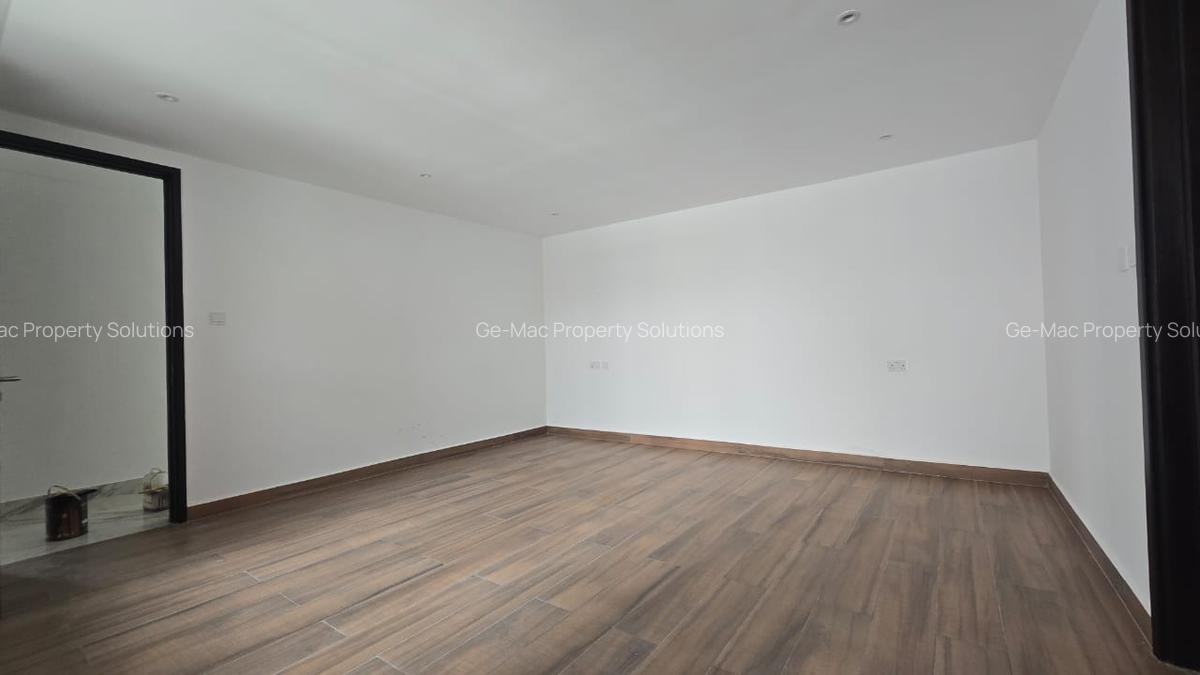 5 Bed Apartment with En Suite in General Mathenge - 3