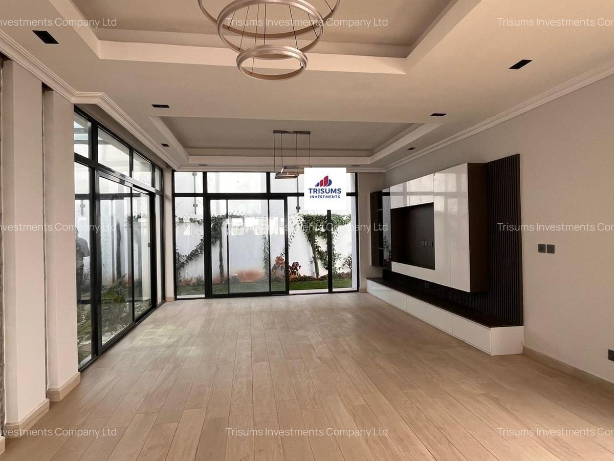 5 Bed Townhouse with En Suite in Lavington - 3