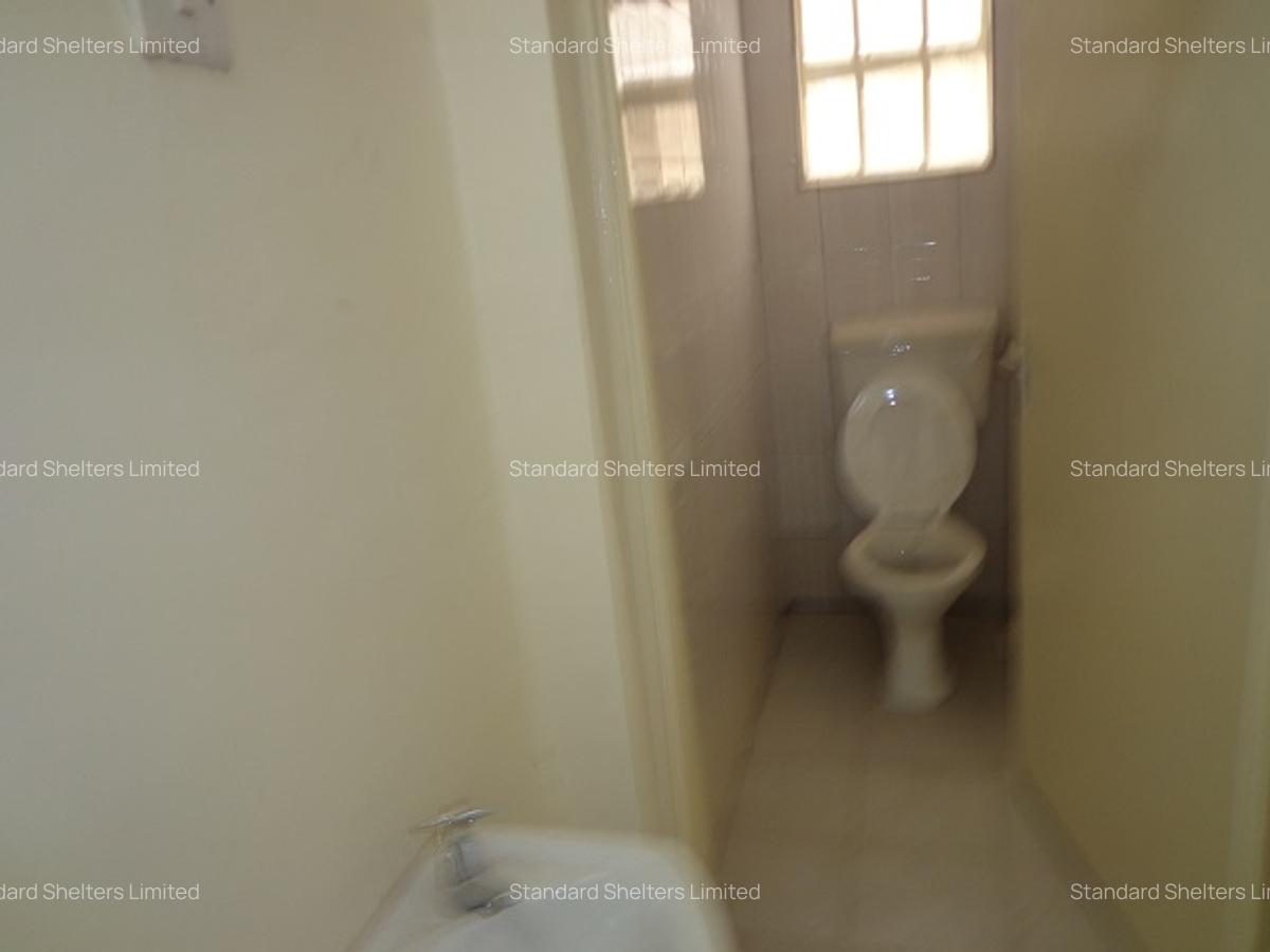 4,500 ft² Warehouse with Backup Generator in Industrial Area - 12