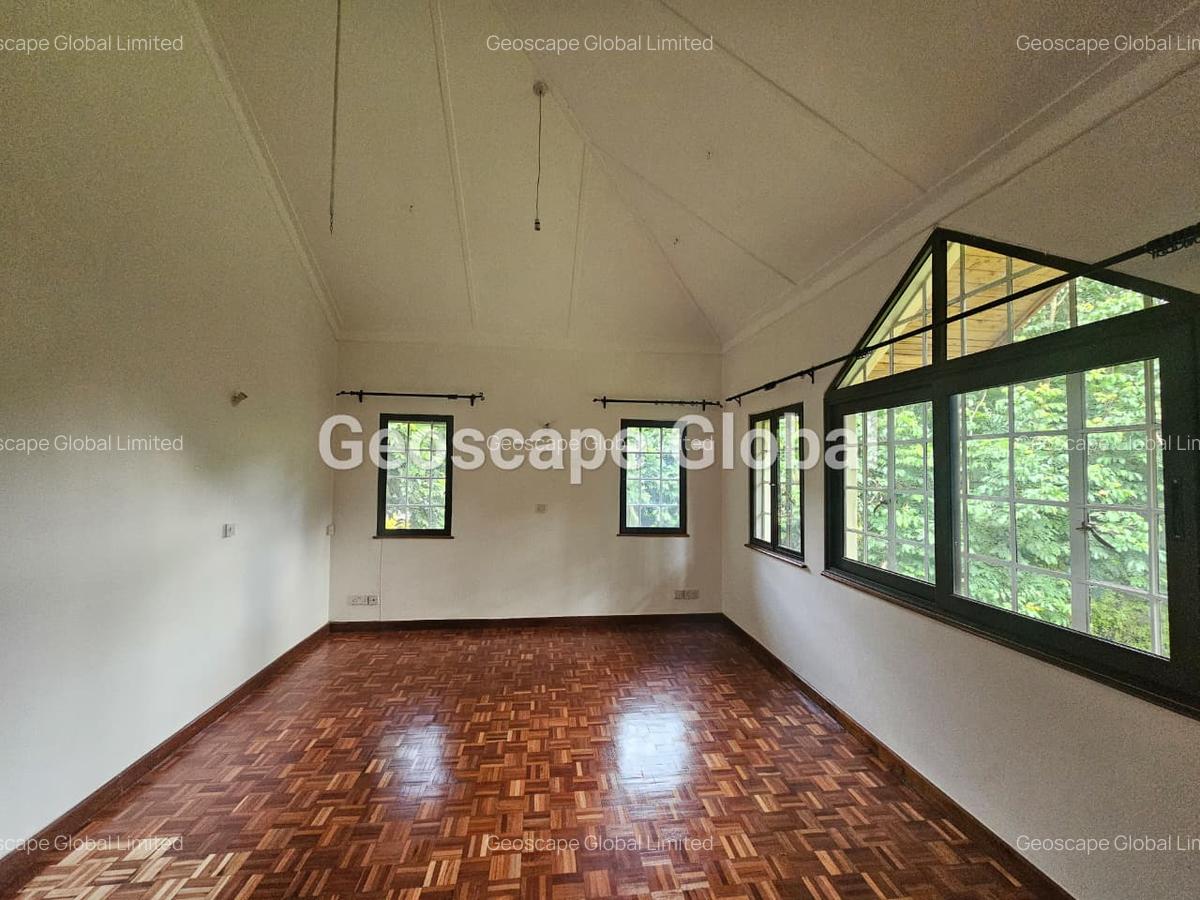 5 Bed House with En Suite in Rosslyn - 3