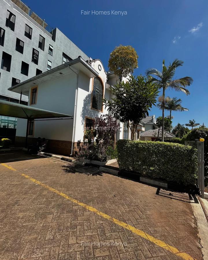 4 Bed Townhouse with En Suite at Lavington Mall - 2