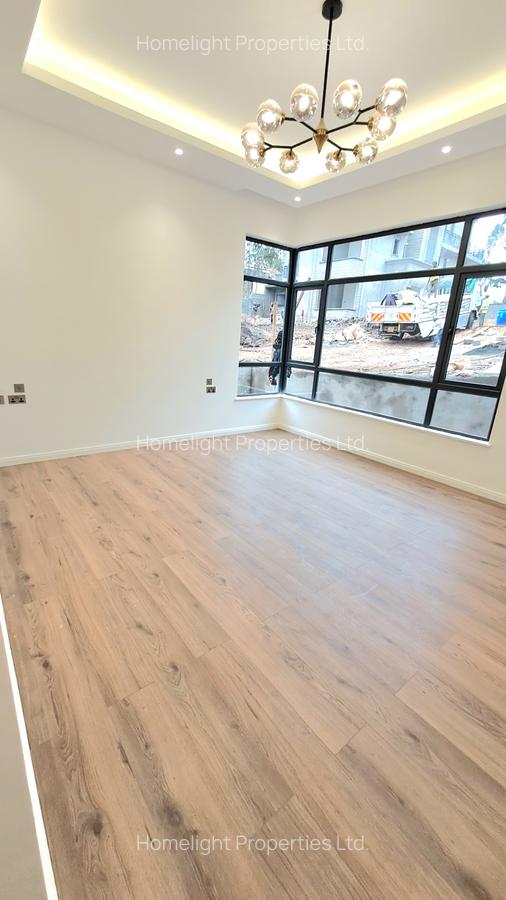 5 Bed Villa with En Suite at Lavington - 16