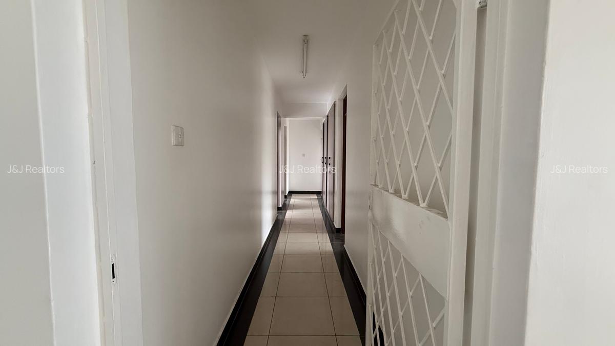 4 Bed Apartment with En Suite in Riverside - 6