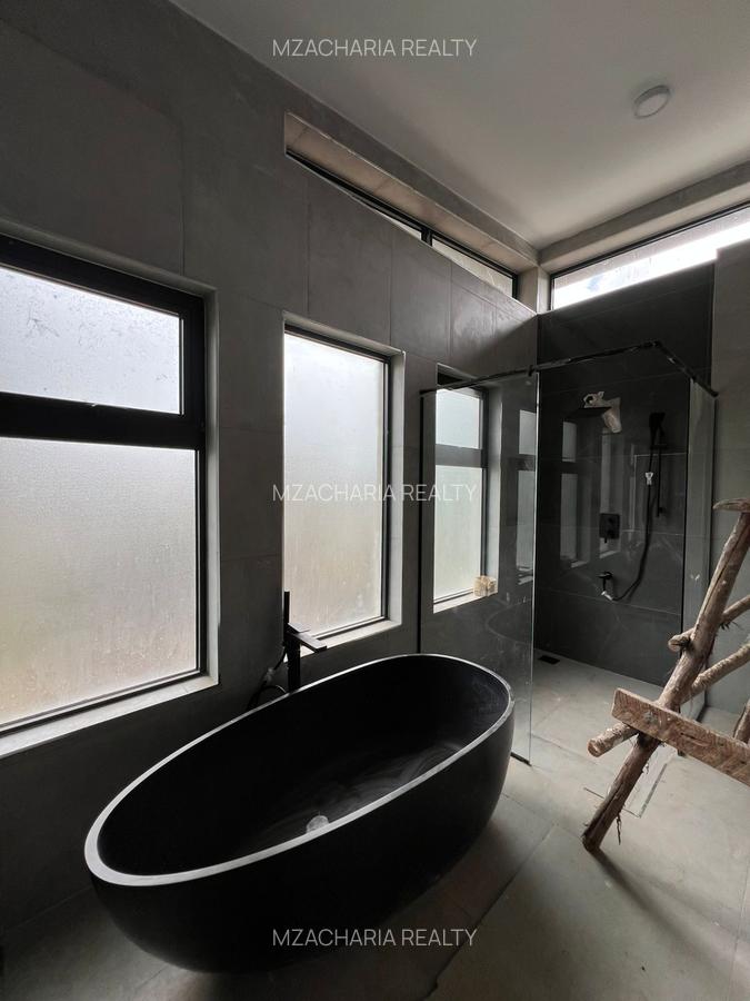 5 Bed Townhouse with En Suite in Runda - 15