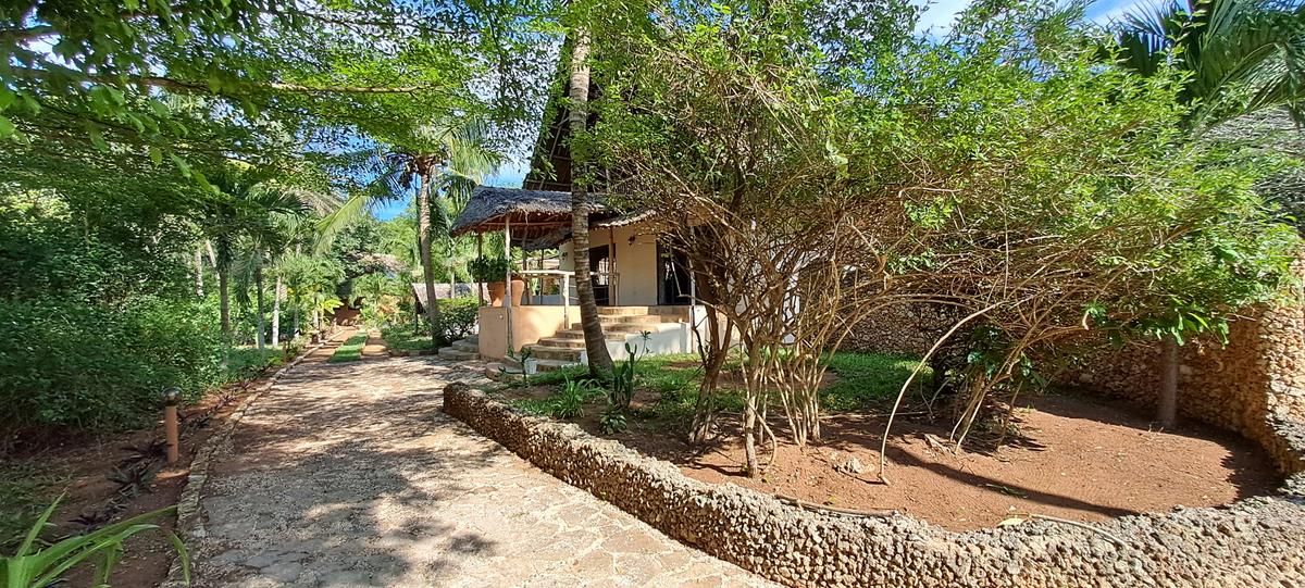 8 Bed House with En Suite in Diani - 3