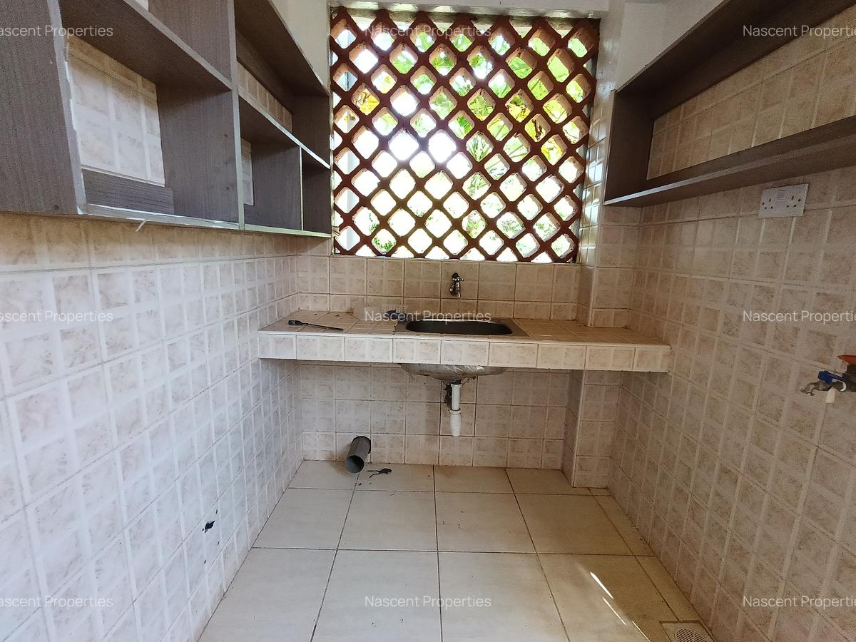 4 Bed Villa with En Suite in Rosslyn - 19