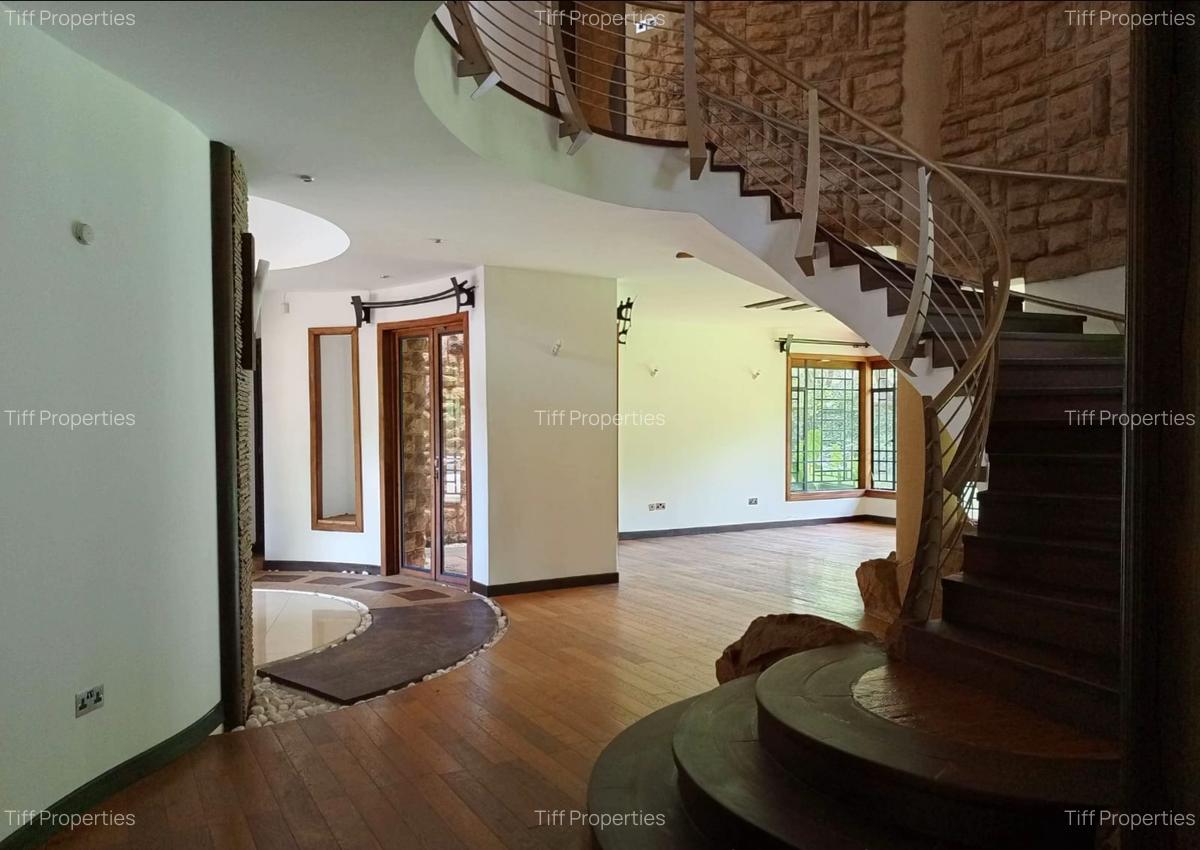 5 Bed Townhouse in Lake View - 2