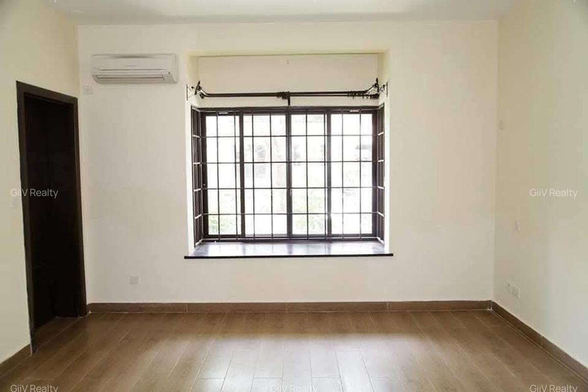 3 Bed Apartment with En Suite in Riverside - 14