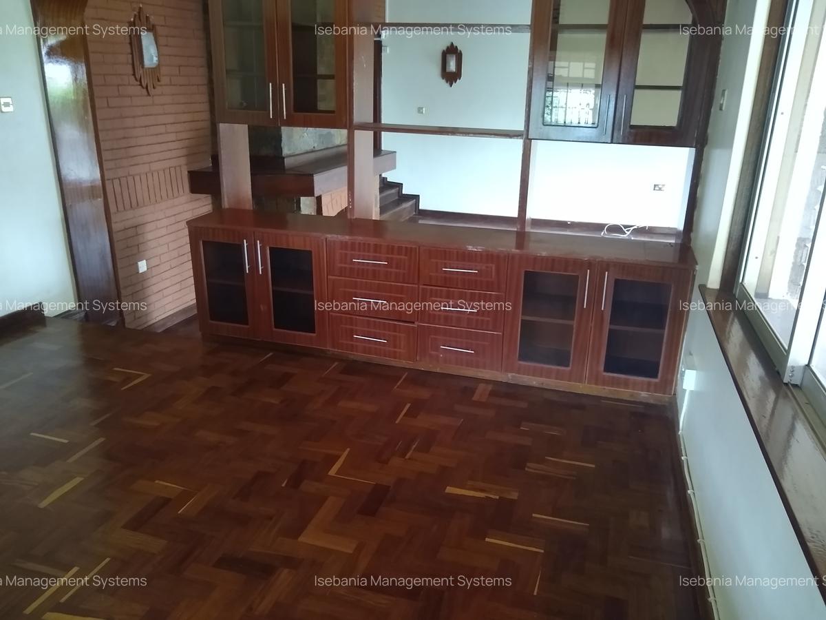 4 Bed House with En Suite at Rosslyn Road - 5