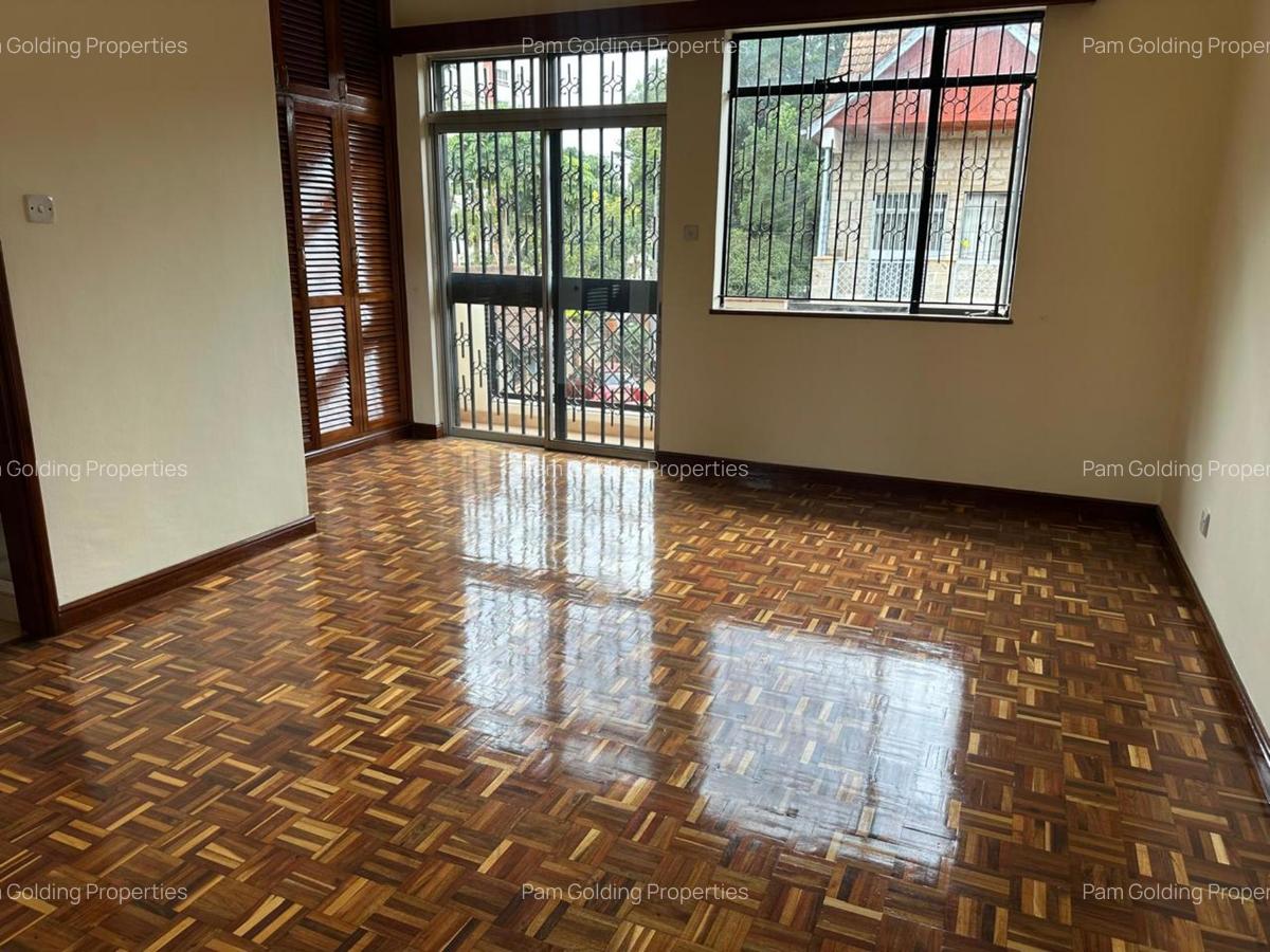 5 Bed Townhouse with En Suite in Westlands Area - 11