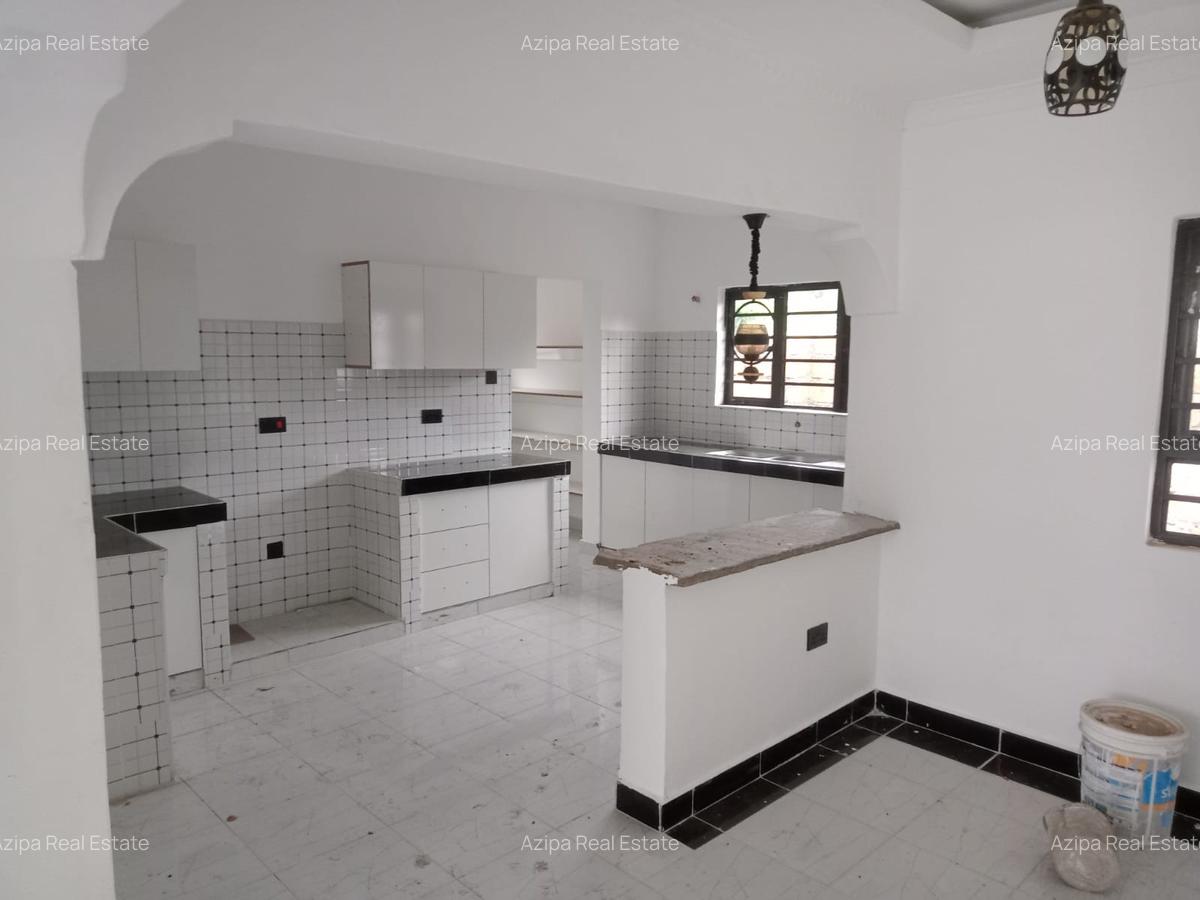 3 Bed House with En Suite at Olkeri - 4