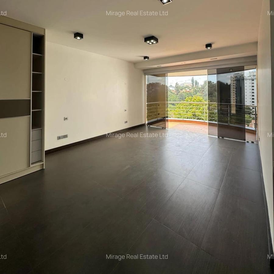 3 Bed Apartment with En Suite in Riverside - 5