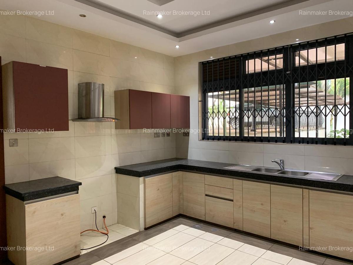 7 Bed House with En Suite in Nyari - 7