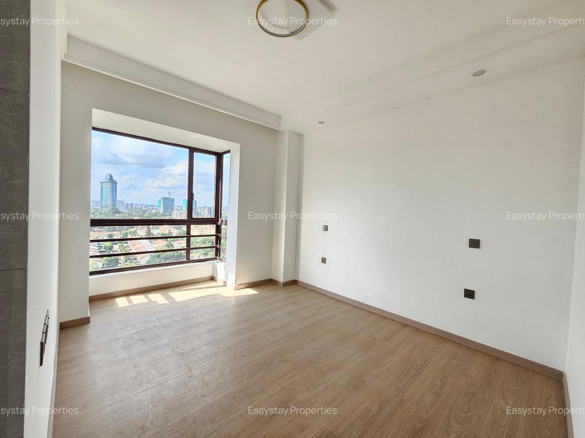 3 Bed Apartment with En Suite in Riverside - 5