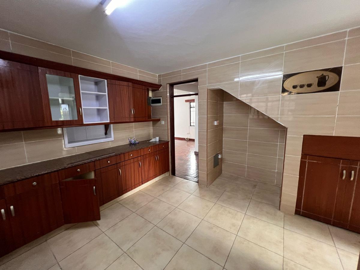 4 Bed Townhouse with En Suite in Lavington - 12