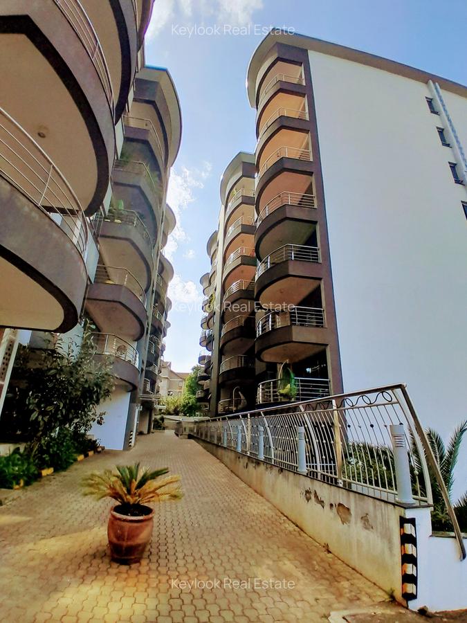 3 Bed Apartment with En Suite at Riverside Drive - 16