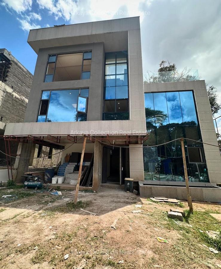 5 Bed Townhouse with En Suite in Lavington - 1