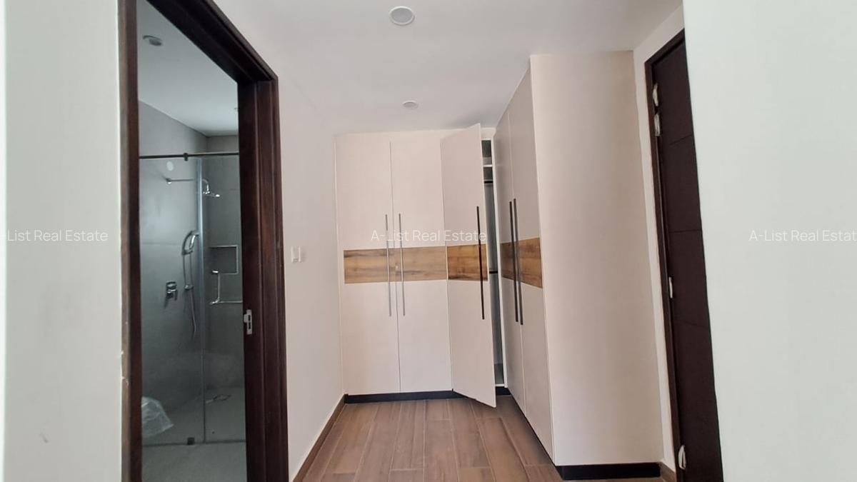 4 Bed Apartment with En Suite at General Mathenge - 14