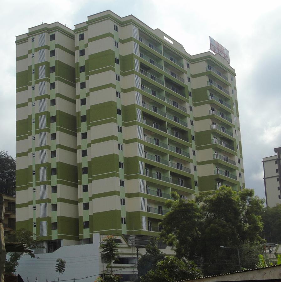 2 Bed Apartment with En Suite at Hatheru Road - 1