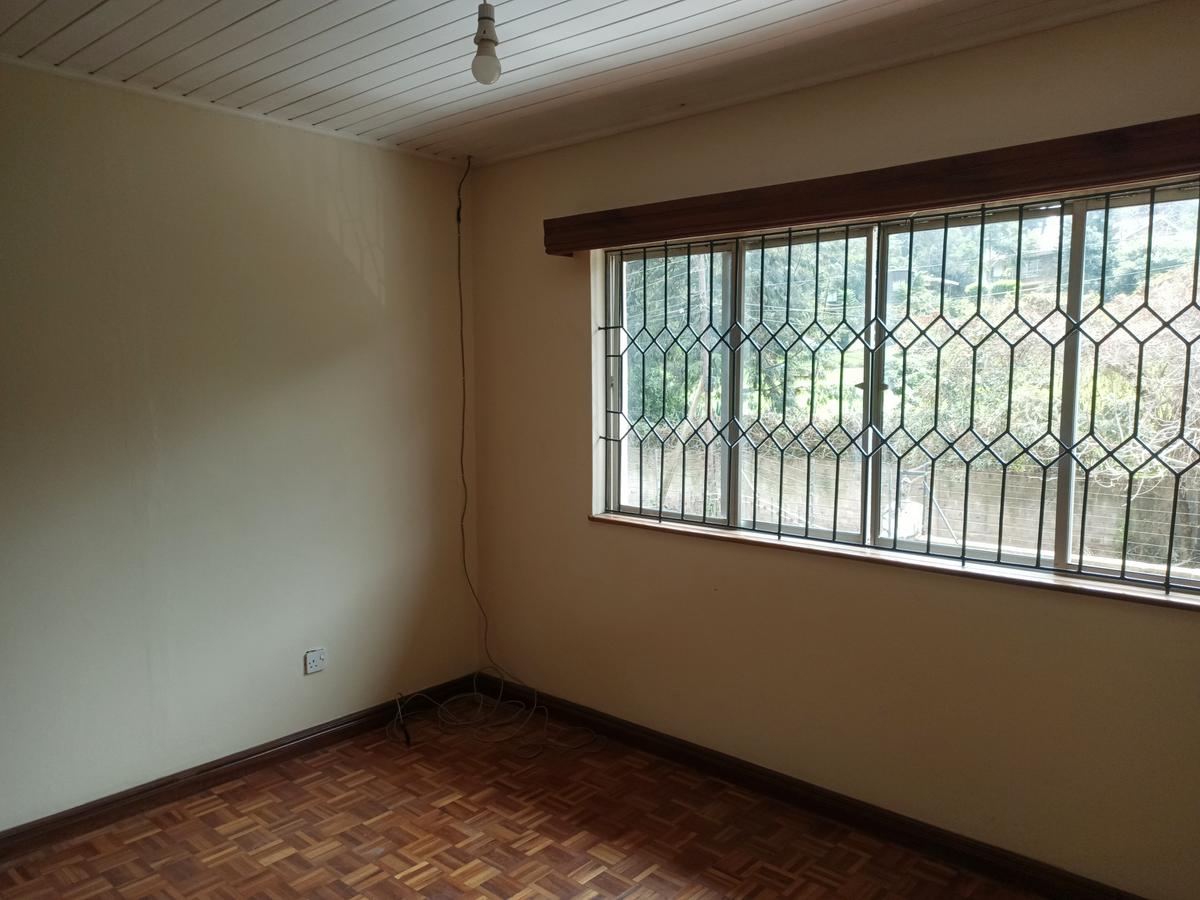 5 Bed House with En Suite at Lavington - 11