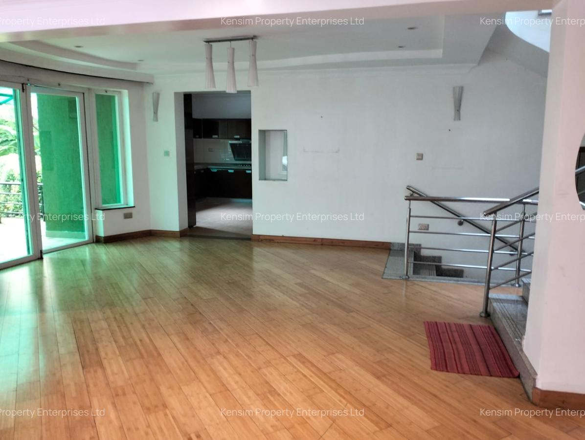 4 Bed Townhouse with En Suite in Riverside - 2