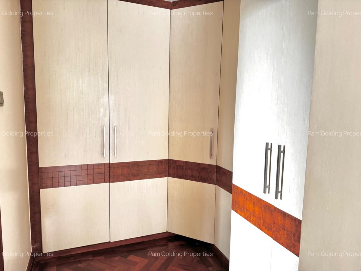 3 Bed Apartment with En Suite in Riverside - 8