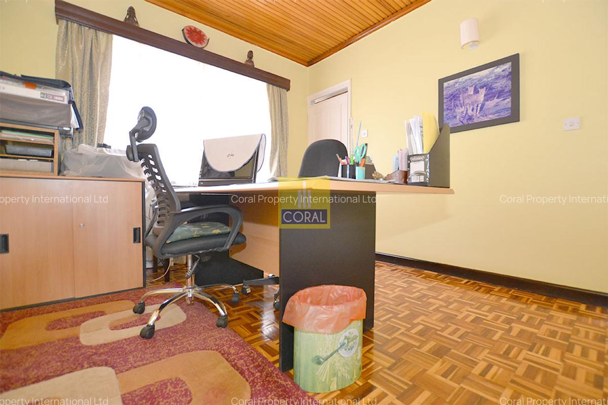 4 Bed House with Garden in Brookside - 14