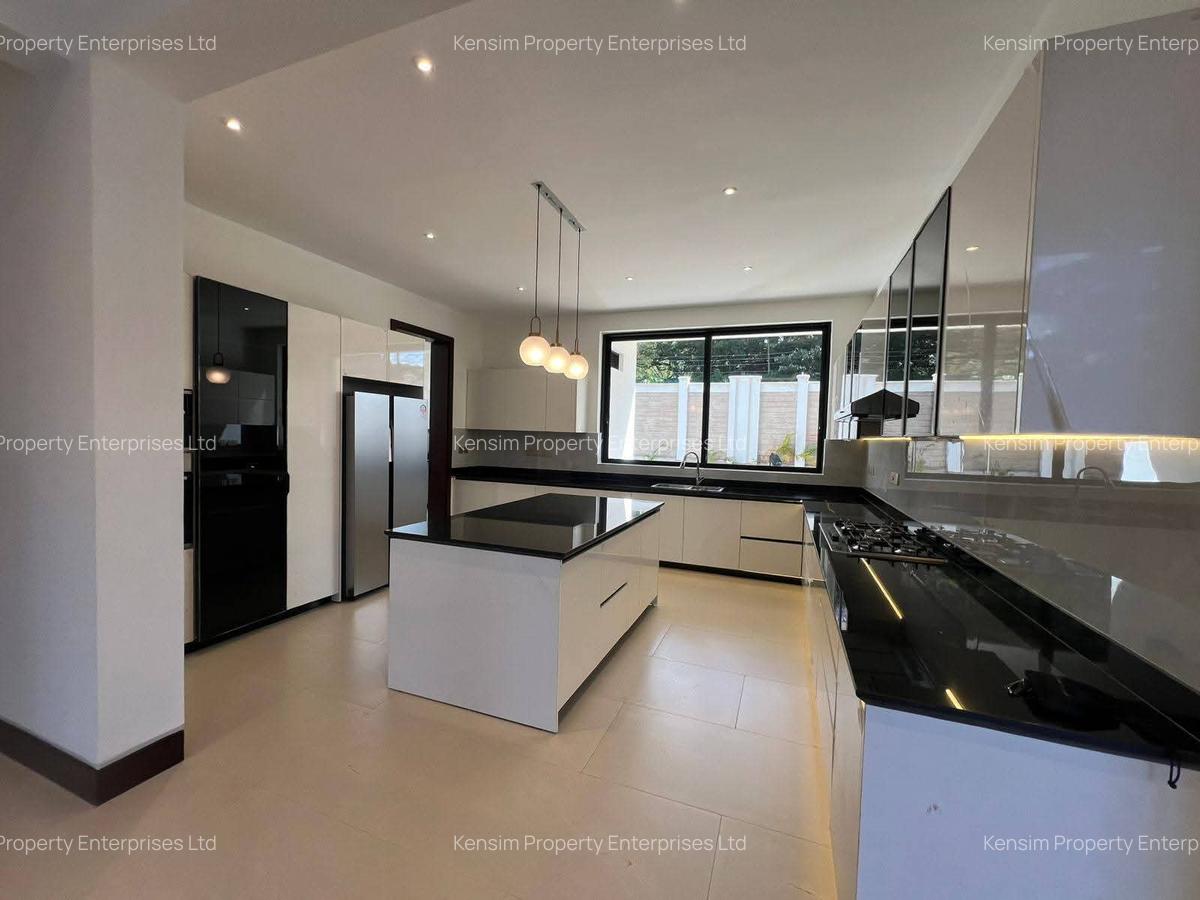 5 Bed Townhouse with En Suite in Spring Valley - 10