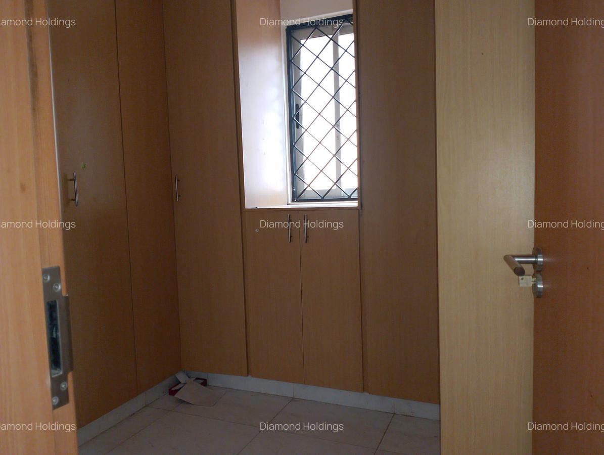 4 Bed Apartment with En Suite at Parklands - 7