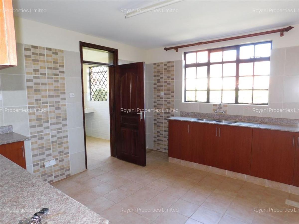 4 Bed House with En Suite at Fourways Junction Estate - 5